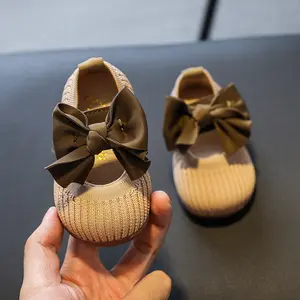 ODM merek OEM sepatu Gaun Bayi pesta 2-3 tahun sol karet Anti selip sepatu berjalan Bayi pita sepatu putri untuk bayi perempuan