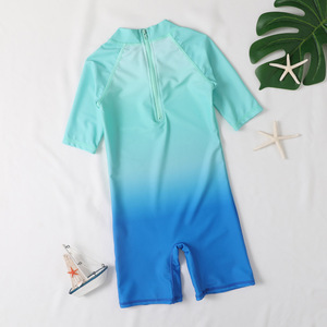 <span class=keywords><strong>Maillot</strong></span> <span class=keywords><strong>de</strong></span> <span class=keywords><strong>bain</strong></span> enfant OEM 82% polyester 18% spandex 2-8 ans maillots <span class=keywords><strong>de</strong></span> <span class=keywords><strong>bain</strong></span> pour enfants <span class=keywords><strong>maillot</strong></span> <span class=keywords><strong>de</strong></span> <span class=keywords><strong>bain</strong></span> une pièce avec lettres imprimées et dégradées pour garçons - Product Image 3