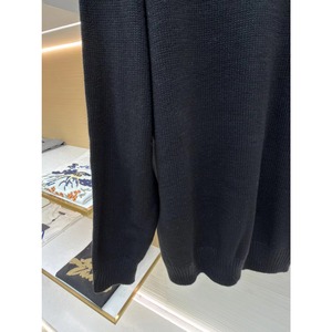 Pull en laine tricoté noir pierre surdimensionné et décontracté de qualité supérieure avec logo sur le bras pour homme - Product Image 3
