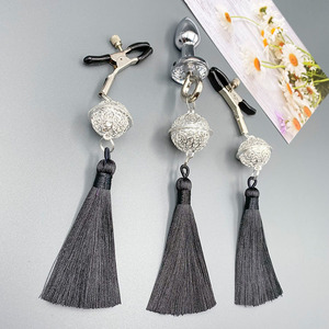 Tassel Bell Fun Clip de pecho femenino Flirting Labial Clip <span class=keywords><strong>Anal</strong></span> Plug Cute Nipple para mujeres Sm Abrazadera de metal con borlas Juguetes sexuales - Product Image 3