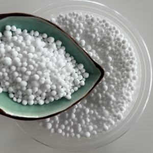 Engrais granulaire soluble dans l'eau à 46 % d'urée et d'<span class=keywords><strong>azote</strong></span> pour l'entretien des pelouses, des terrains gazonnés et des jardins - Product Image 2