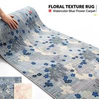 Tapis moderne de luxe à texture florale bleu brume douce, rouleau complet, pour salons et chambres d'hôtel