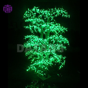 Lumière LED d'extérieur étanche en forme d'arbre de bambou vert frais pour la décoration de jardin, allée, villa et site touristique, idéale pour l'aménagement paysager nocturne - En vente - Product Image 2