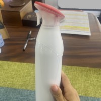 Désodorisant en aérosol en forme de balle avec embout en plastique moulé sur mesure