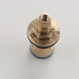 Válvula de cobre de 16.7mm con rosca hembra tipo angular para agua con anillo de retención - Product Image 1