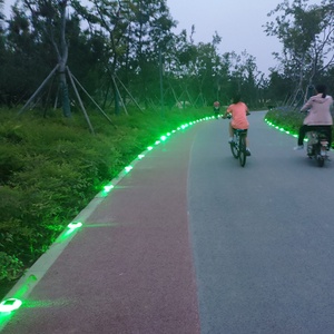 Marcadores de Señalización Vial LED Redondos de Alta Calidad, Luces Solares para Parques y Jardines con Material de PE, PVC y PU - Product Image 6