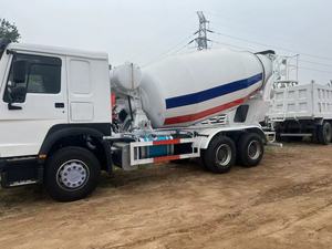 Camion malaxeur à béton SINO-TRUK HO-WO 6x4 d'occasion, camion-citerne à béton pour le transport de béton de construction - Product Image 3