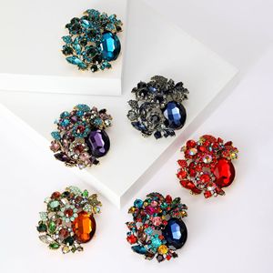 Broche créative et mignonne en forme de fleur, de buisson ou de feuille, incrustée de strass, principalement en alliage, pour mariages - Product Image 1