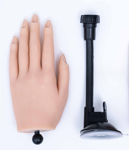 Main prothétique en silicone dans un matériau en silicone pour la pratique de l'art des ongles Outil de simulation de correspondance des mains pour l'entraînement des mains artificielles - Product Image 5