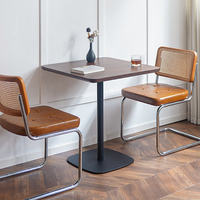 Table à manger carrée moderne de style nordique minimaliste, plateau en MDF, base en alliage d'acier, pour petit appartement, salon, salon de thé