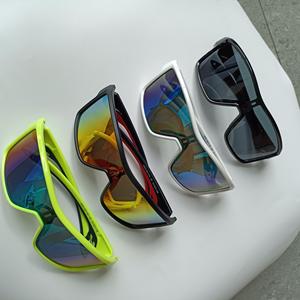 <span class=keywords><strong>Gafas</strong></span> de <span class=keywords><strong>sol</strong></span> cuadradas con revestimiento reflectante para hombre y mujer, lentes de <span class=keywords><strong>sol</strong></span> cuadradas con pinchos, de diseñador de marca, Uv400 - Product Image 4