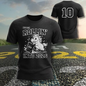 Camiseta personalizada de unicornio para el Año Nuevo 2026, camiseta divertida con nombre personalizado, adiós 2025 - Product Image 1