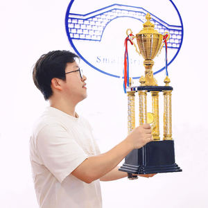 جائزة الكأس المعدنية الذهبية ذات الأربعة أعمدة الكبيرة بتصميم جسر صغير مبتكر وقابل للتخصيص لبطولات كرة السلة وكرة القدم واللقاءات الرياضية - Product Image 1
