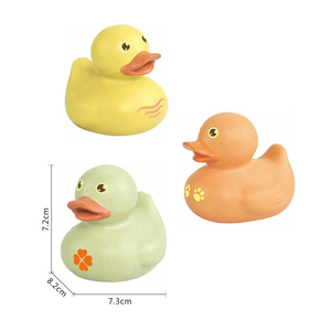 Suministro de fábrica gran oferta PVC rítmico Flexible inolvidable paja no poroso bebé verano juguete patito bola mano agua flotante - Product Image 2