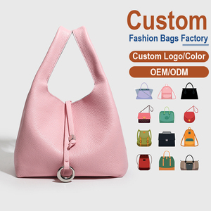 กระเป๋าหนังสีชมพูทรงถังแบบใหม่สำหรับผู้หญิง ทรงโฮโบแบบสบายๆ พร้อมเชือกรูดและรายละเอียดห่วงโลหะ - Product Image 1