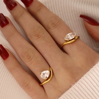 Bague Zircon Oeil de cheval Personnalité de la mode Joker Bague en acier inoxydable Fabricants de femmes Anneaux Zircon