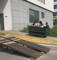 Véhicule électrique sans pilote à chenilles de 400 kg de charge utile, UGV tout-terrain, plateforme robotisée télécommandée