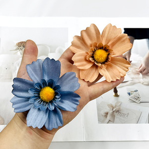 Fleur artificielle Cosmos pour coiffure, 10 cm, en tissu de soie, accessoire de cheveux DIY, multicolore, ornement décoratif pour la maison, les mariages et l'extérieur - Product Image 3
