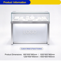 Vitrine en verre verrouillable avec comptoir en aluminium argenté, étagères réglables et portes coulissantes pour la vente au détail sécurisée