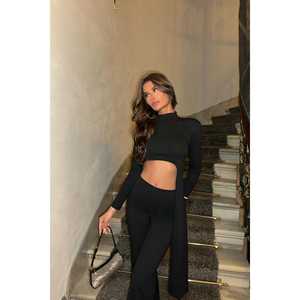 Ensemble de costume noir pour femme avec détail au dos - Pantalon élégant au design complexe - Product Image 3