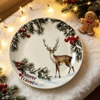 Assiette de Noël en céramique avec rennes, paysage enneigé, branches de pin et baies rouges, compatible micro-ondes, style Instagram, pour occasions festives