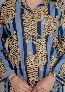 Ensemble de pyjama en rayonne imprimé sur mesure pour femmes avec chemise à manches longues et pantalon à taille élastique Vente en gros d'usine Vêtements de nuit d'été - Product Image 4