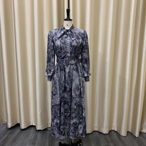 Nuovo Abito da Donna di Lusso in <span class=keywords><strong>Raso</strong></span> a <span class=keywords><strong>Maniche</strong></span> <span class=keywords><strong>Lunghe</strong></span> con Cintura in Vita, Stampa Astratta, Lunghezza Midi, Abito Casual all'Ingrosso per Feste e Occasioni Multiple - Product Image 4