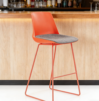 Le cadre de chaise ergonomique moderne pour l'administration est fabriqué avec des tiges solides et robustes.