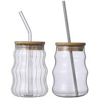 Vente en gros de bouteilles d'eau en verre à haute teneur en borosilicate Conception de gourde écologique Couvercle en bambou Bouchon à vis Transparent Boisson Boisson Tasse Paille