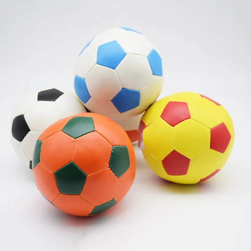 Aangepaste 32 Panel Pvc Lederen Katoen Gevulde Footbags Lichtgewicht Voetbal Vorm Voor Het Gooien Van Ballen Voor Kinderen Buiten Speelgoed