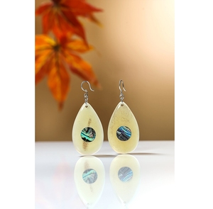 Exquisitos Pendientes Artesanales de Cuerno de Búfalo Minh Giang, Diseño Moderno Ovalado en Forma de Lágrima, Joyería de Cuerno Natural Sombreado para Mujer - Product Image 1
