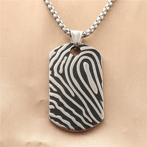 Yunnique Collier avec pendentif en acier inoxydable pour homme, design géométrique rétro 190177 - Product Image 1