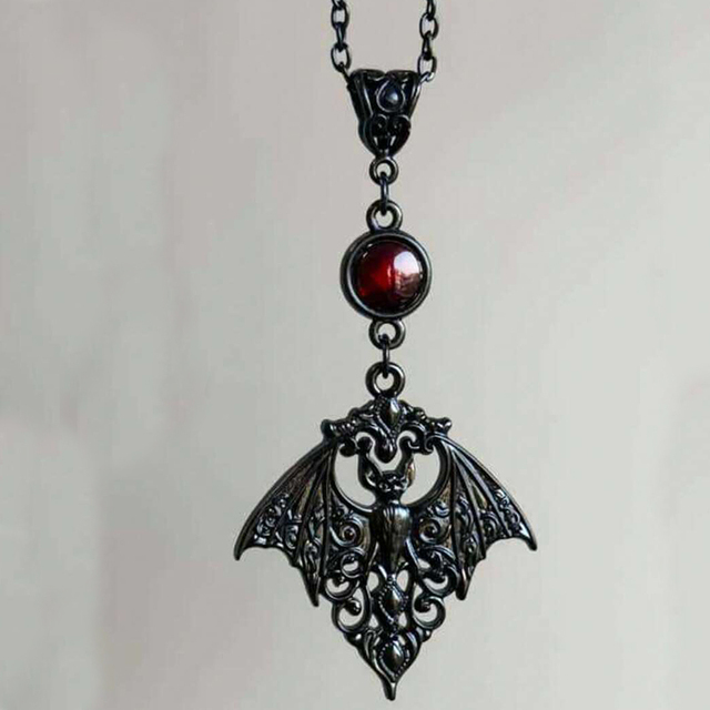 Vintage Hollow-out Vampire Bat Zinc Alloy Necklace Gothic Street Fashion Pendant Witchcraft Totem Unisex Collarbone Chain