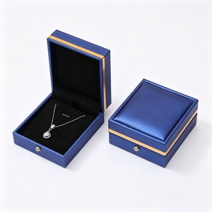 Boîte à collier moderne haut de gamme en similicuir avec charnière, insert floqué, logo estampé à chaud, conception entièrement personnalisable acceptée - Product Image 6