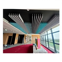 Panel langit-langit gantung akustik 100% kain poliester, panel langit-langit gelombang dekoratif untuk pengurangan kebisingan di lobi hotel