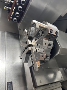 Torno educativo para escuelas secundarias HS HANSUN Modelo 6Y, mini torno de torreta, eje Y único de 3 ejes, diámetro máximo de 400 mm, cama inclinada de servicio ligero - Product Image 2