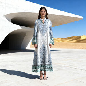 Robe Abaya en Polyester de Luxe Personnalisée avec Strass Thermocollants pour Femmes Musulmanes – Idéale pour Soirées et Occasions Élégantes (Vente en Gros) - Product Image 1