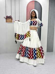 Lehenga Choli Noir Traditionnel avec Imprimé Zigzag Coloré en Coton Numérique, Tenue de Mariage pour Femme, Longueur au Sol, Coupe Ample - Product Image 6