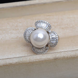 แหวนเงินแท้ S925 รูปทรงดอกไม้ ประดับพลอยทรงเหลี่ยม ชุบทอง 18K ฝังแบบกรงเล็บ ดีไซน์วินเทจทันสมัย - Product Image 4