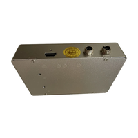 Machine de codage automatique en ligne YAOMATEC 12,7 mm pour l'impression de dates et de données variables sur les boîtes en plastique.
