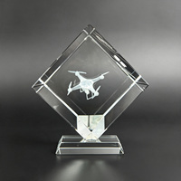 Trophée de bureau carré en cristal Neelpure 187220 avec gravure laser sous le surface pour récompense d'honneur de l'équipe de R&D de drones
