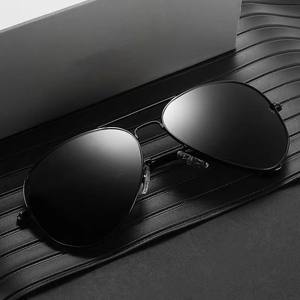 Lunettes de soleil unisexes vintage 2025 en alliage UV400, dégradé doré, métal noir, ovales, pour hommes et femmes - Product Image 2