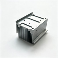 Dissipateur thermique compact en aluminium extrudé à ailettes verticales en forme de L pour onduleur solaire