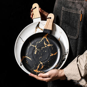 طبق عشاء سيراميك ذهبي غير لامع للمطعم على الطراز الاسكندنافي طبق معكرونة بيتزا بمقبض خشبي - Product Image 5