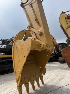 Excavadora de cadenas 330C L usada, modelo 2023, 20 toneladas, capacidad de cazo de 0.65m, 123kw, pocas horas de uso, sistema hidráulico estable - Product Image 3