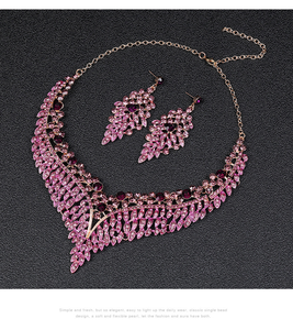 Ensemble collier et boucles d'oreilles exquis d'inspiration vintage pour femmes sophistiquées, parfait pour les banquets et les occasions spéciales - Product Image 4