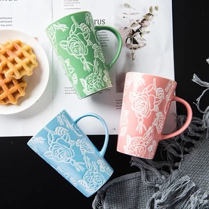 แก้วเซรามิค Rongqi ความจุขนาดใหญ่ ลายดอกกุหลาบสลัก สำหรับกาแฟ ชา ของขวัญ - Product Image 3