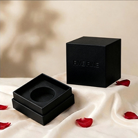 Ensemble cadeau de diffuseur de parfum et de bougie parfumée rouge mat de luxe avec insert en mousse EVA, couvercle et base noirs, boîte à parfum