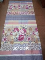 Tissu sergé tricoté haute densité infroissable 100 % polyester avec impression de logo personnalisé pour les centres de villégiature, vente en gros, prix usine compétitif