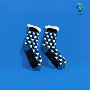 Chaussettes de sol en peluche douillettes et transparentes pour <span class=keywords><strong>femmes</strong></span> adultes, vente en gros - Product Image 1